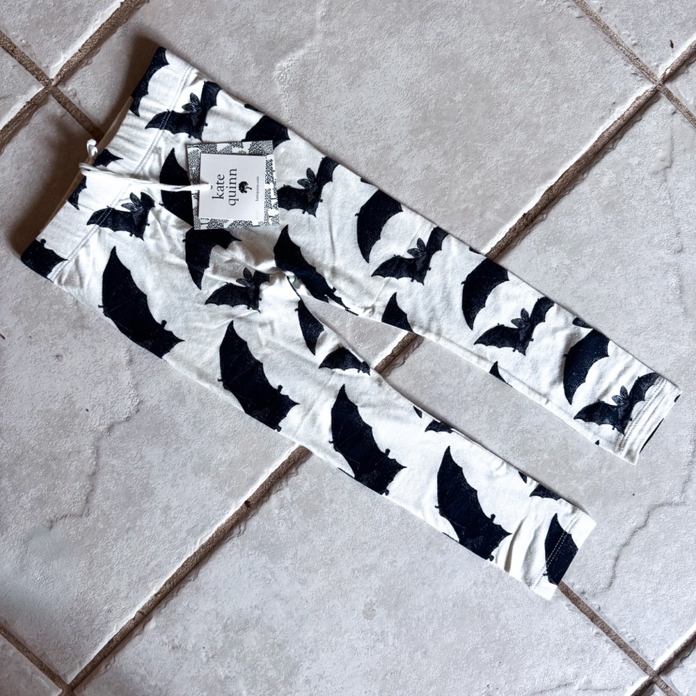 Kate Quinn • Leggings